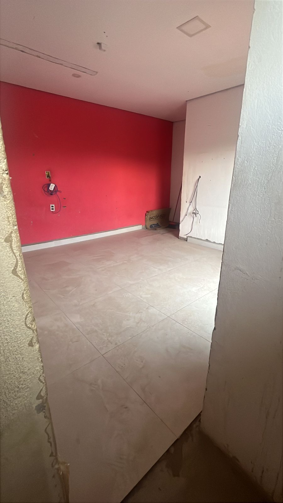 Casa reformada à venda no Residencial Mantovani – 4 dormitórios, suíte e escritura – R$ 420.000