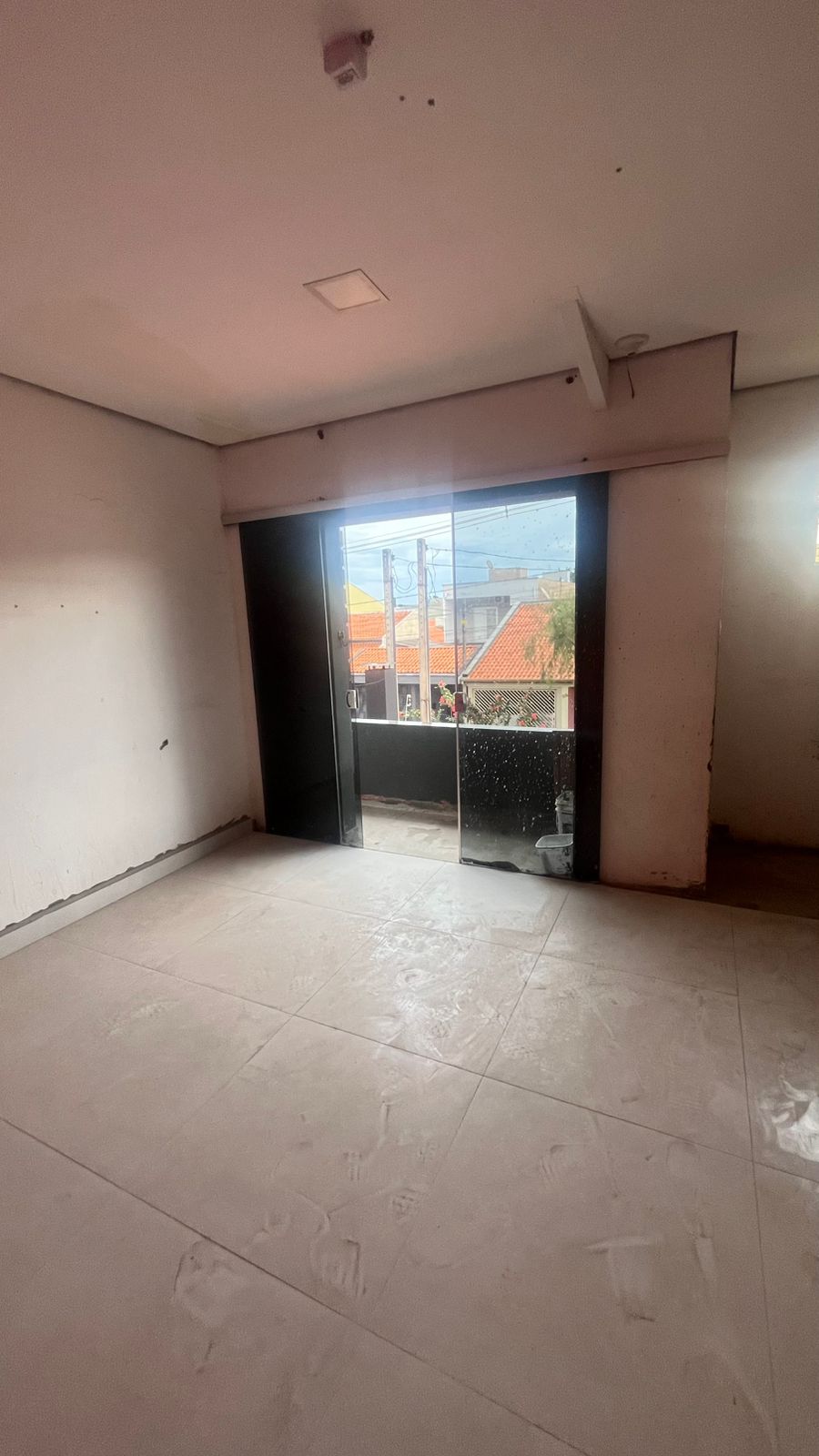 Casa reformada à venda no Residencial Mantovani – 4 dormitórios, suíte e escritura – R$ 420.000