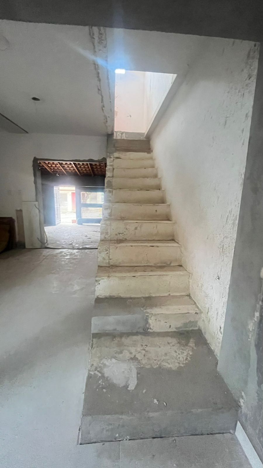 Casa reformada à venda no Residencial Mantovani – 4 dormitórios, suíte e escritura – R$ 420.000