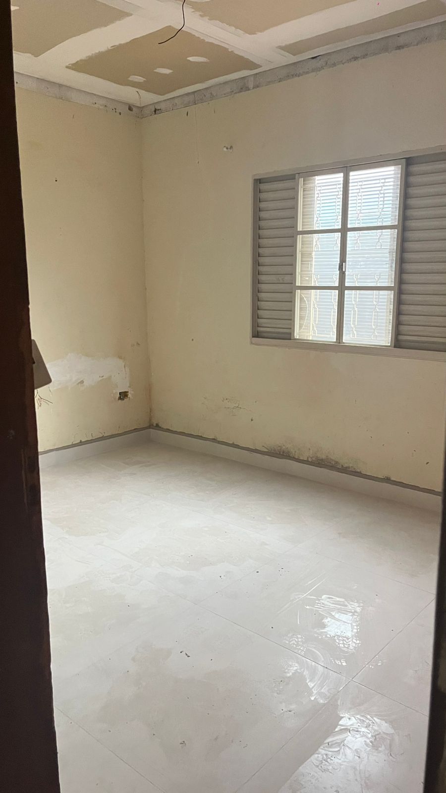 Casa reformada à venda no Residencial Mantovani – 4 dormitórios, suíte e escritura – R$ 420.000