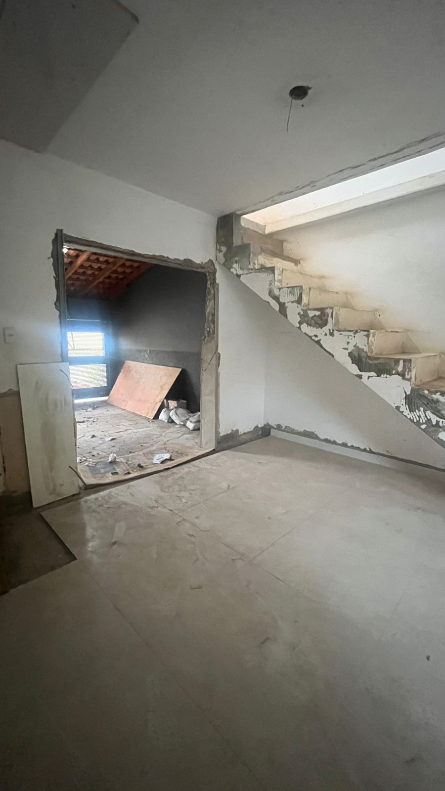 Casa reformada à venda no Residencial Mantovani – 4 dormitórios, suíte e escritura – R$ 420.000