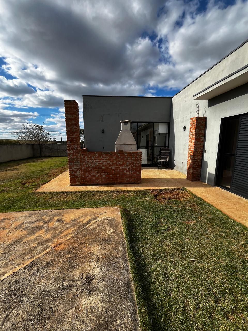 Casa à Venda no Residencial Ecopark – Terreno de 940 m² com Piscina