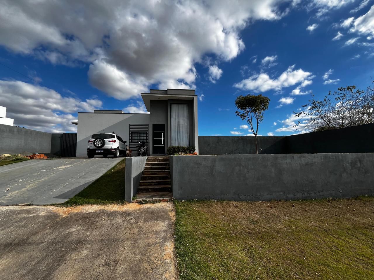 Casa à Venda no Residencial Ecopark – Terreno de 940 m² com Piscina