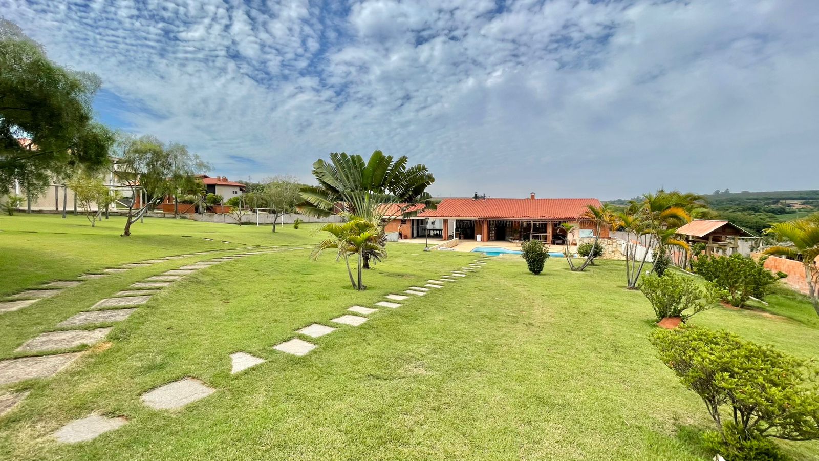 Chácara à venda com 3 suítes e piscina no Ecopark Tatuí – 2.000m²