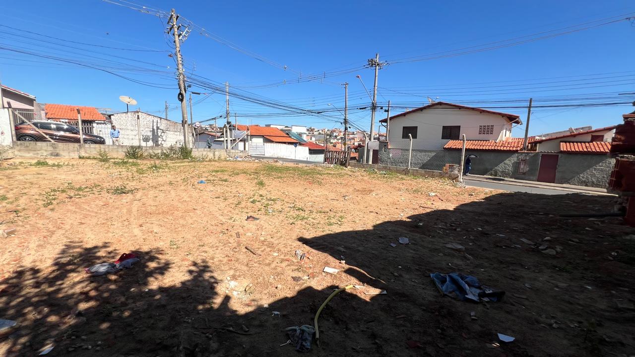 Terreno de esquina à venda com 408m² e casa para reforma por R$ 350.000 - Jardim Faculdade - Boituva/SP