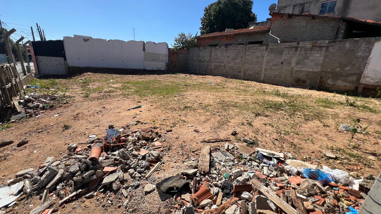 Terreno de esquina à venda com 408m² e casa para reforma por R$ 350.000 - Jardim Faculdade - Boituva/SP