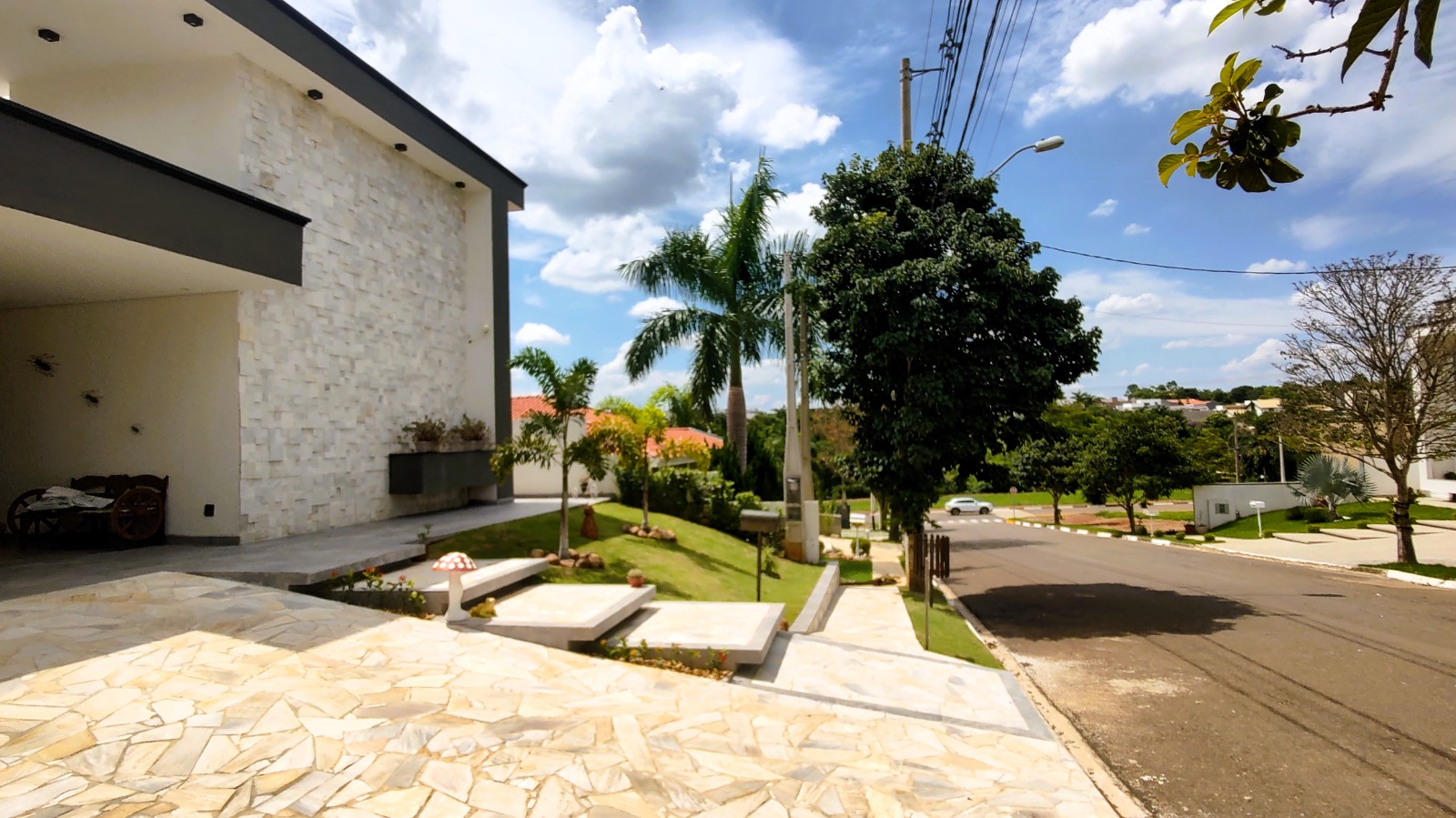 Casa com 3 suítes à venda, 257m² por R$ 1.690.000 no Condomínio Portal das Estrelas
