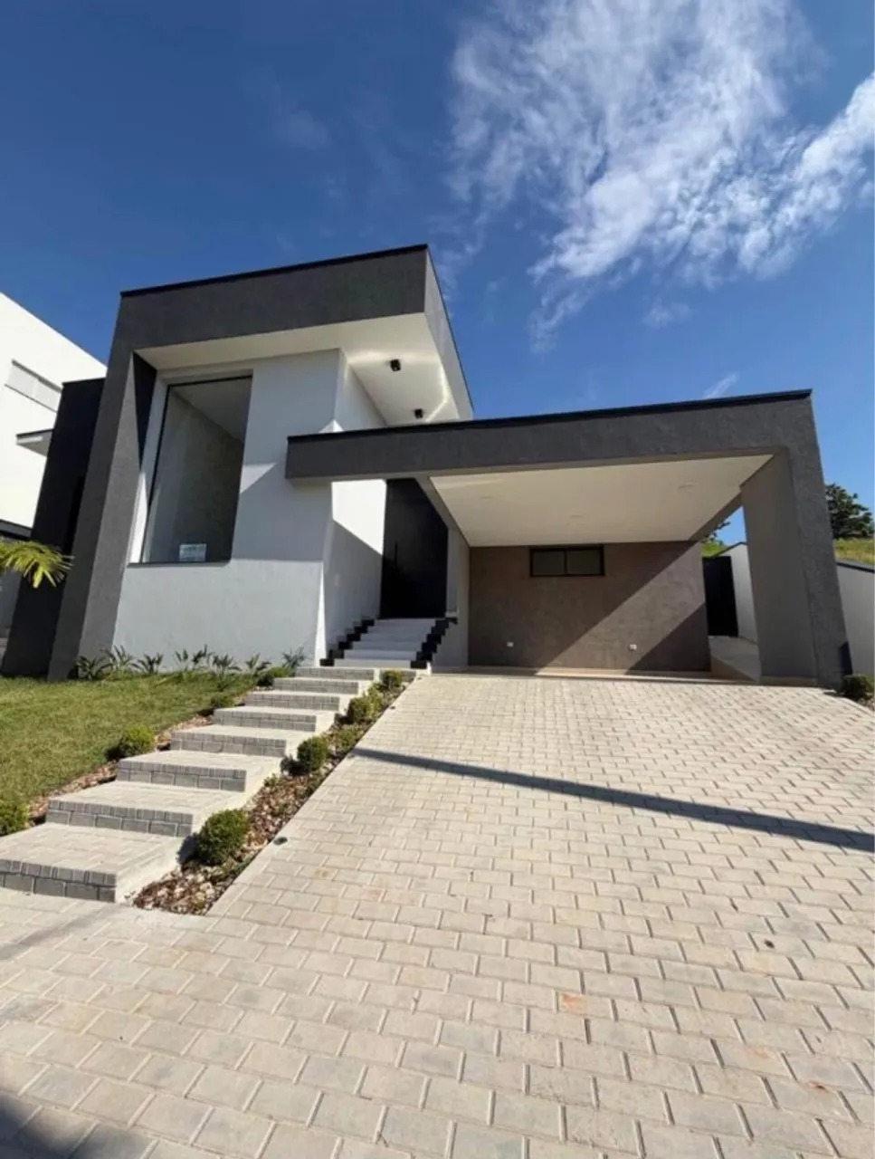 Casa Térrea à Venda no Condomínio Bosques do Junqueira – Alto Padrão, 3 Quartos, Piscina e 230m²
