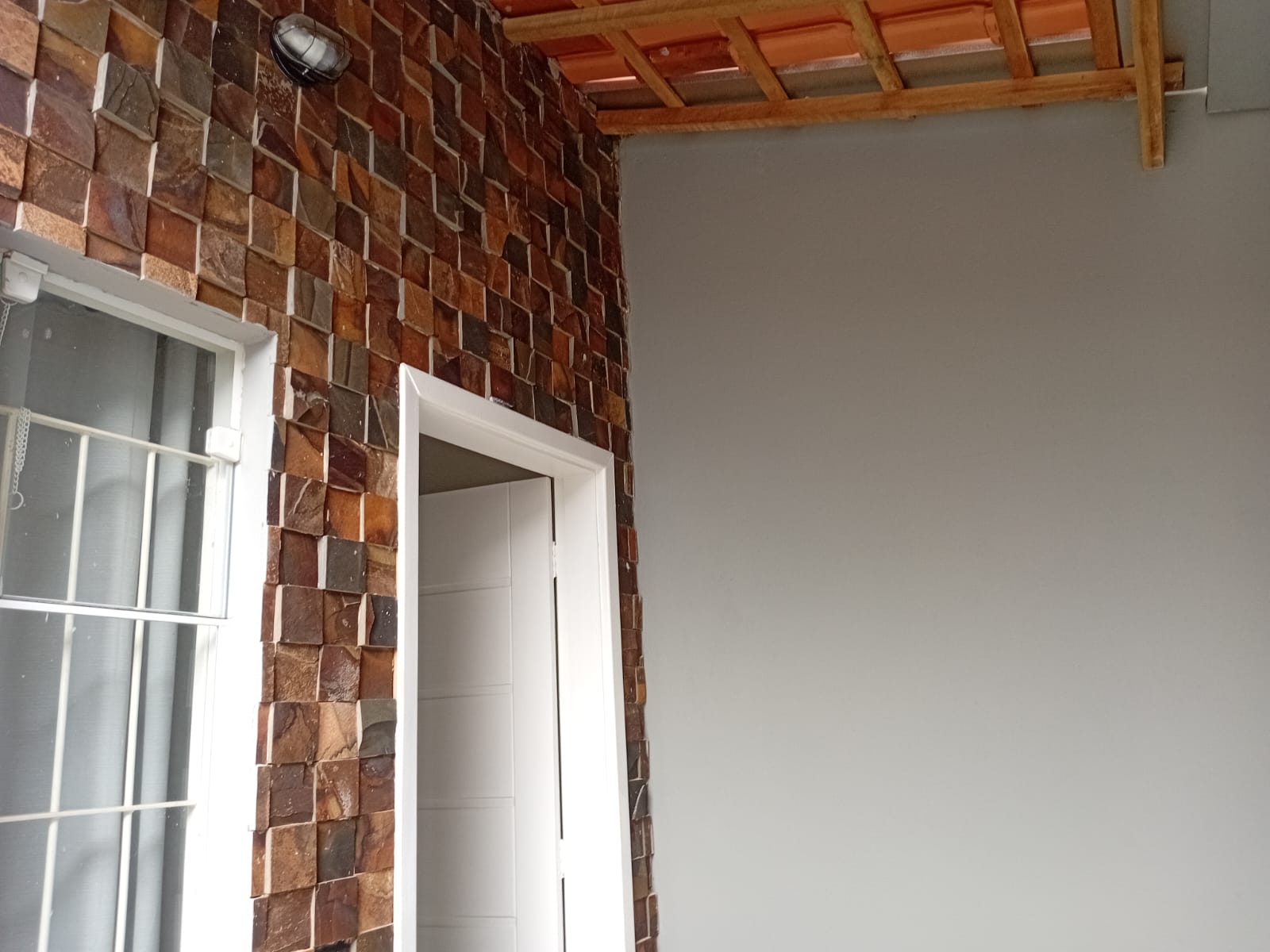CASA À VENDA NO JARDIM SANTA RITA DE CÁSSIA EM TATUÍ – ÓTIMO ACABAMENTO