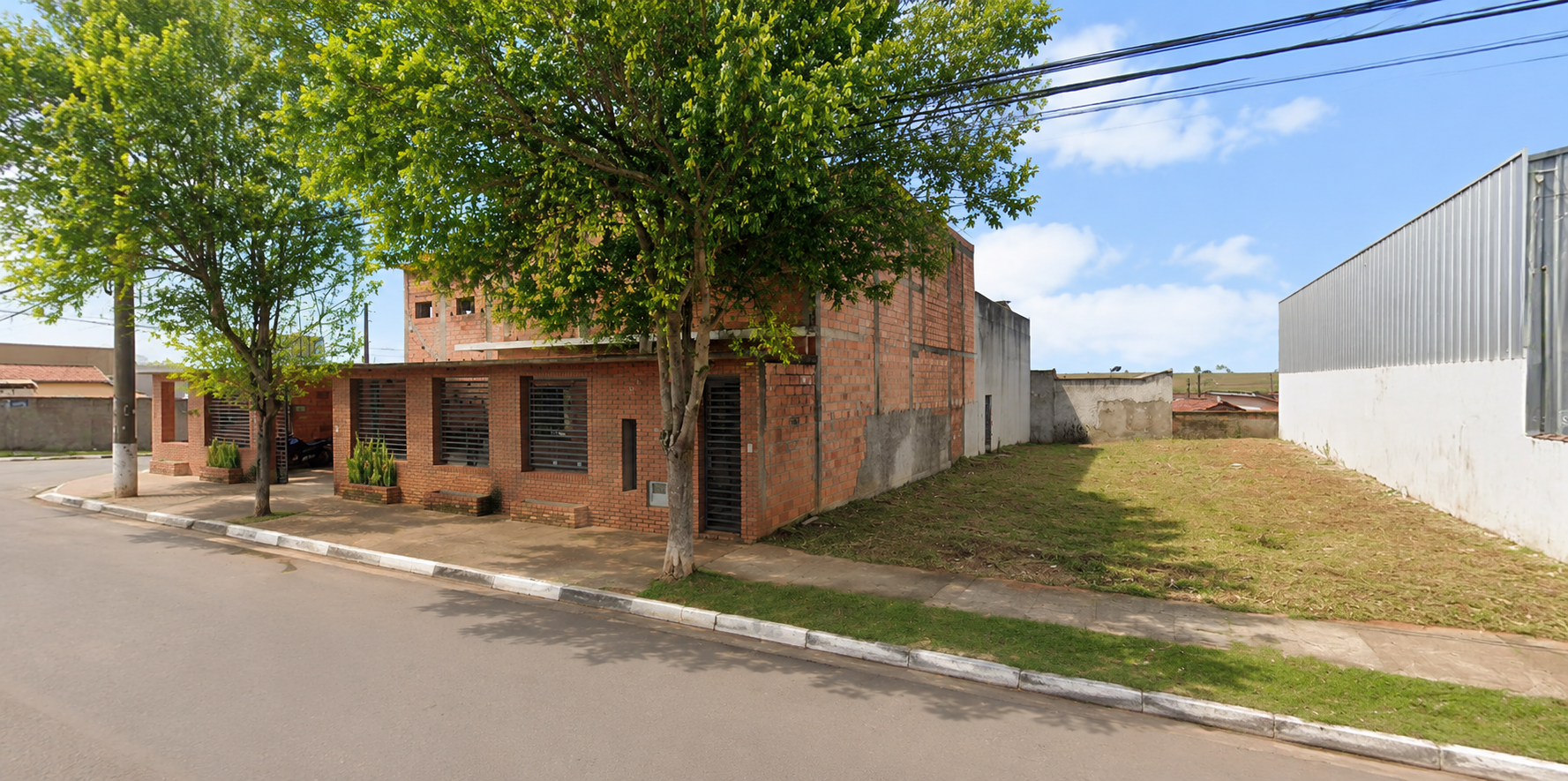 TERRENO COMERCIAL E RESIDENCIAL À VENDA EM QUADRA/SP 