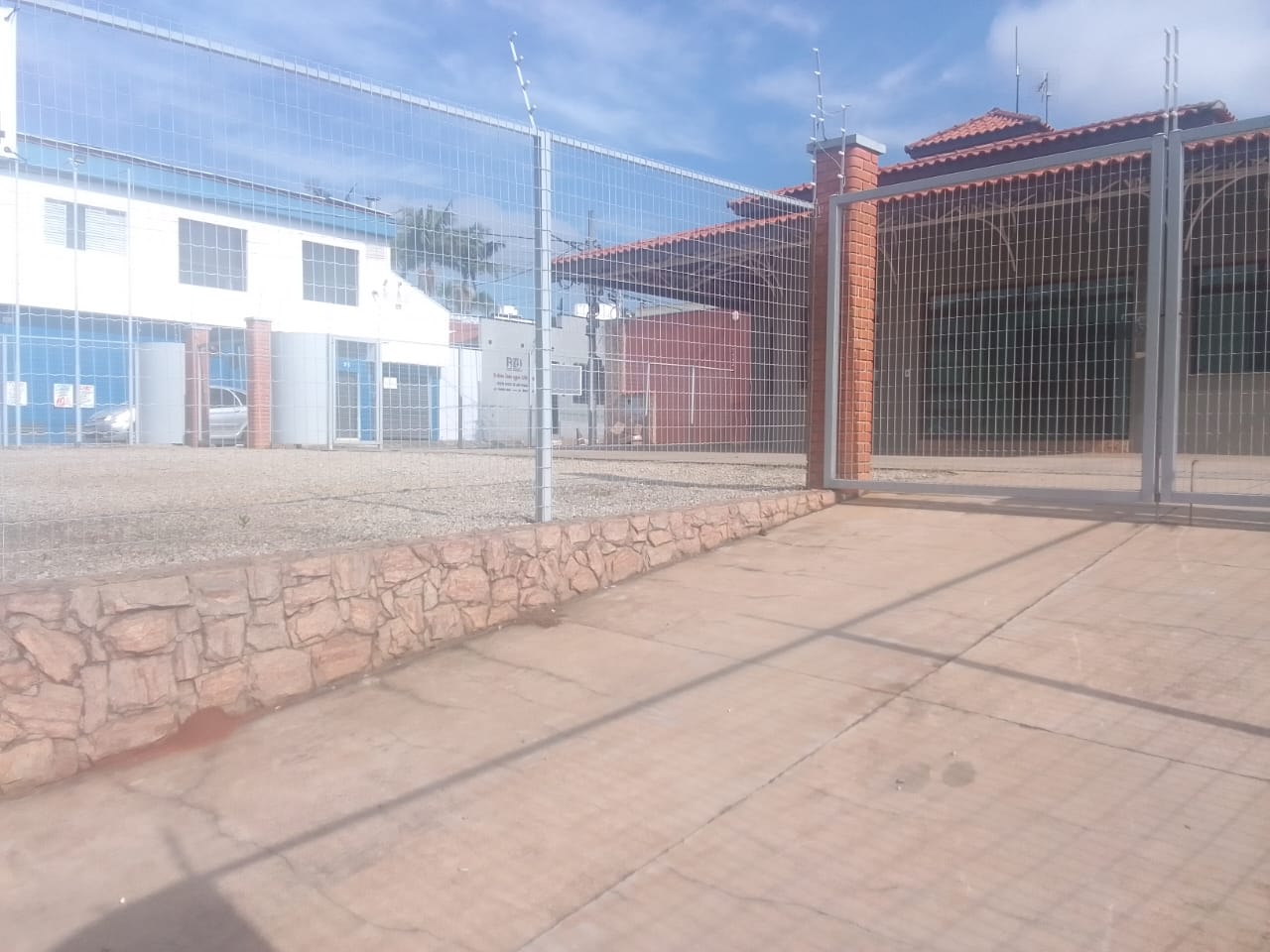 Casa Comercial no Centro de Tatuí - 3 Suítes, 10 Vagas e 700m² para Locação