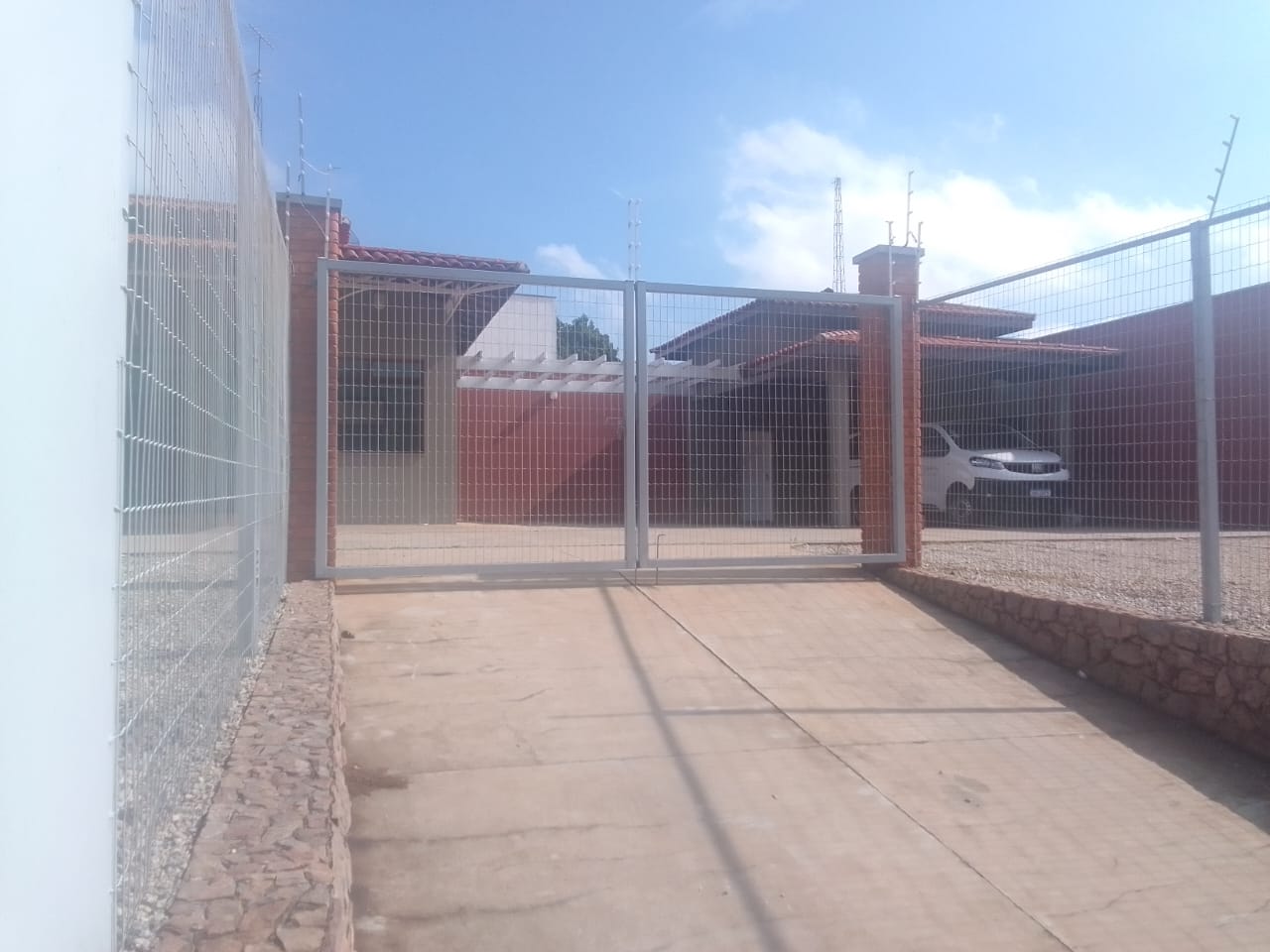 Casa Comercial no Centro de Tatuí - 3 Suítes, 10 Vagas e 700m² para Locação