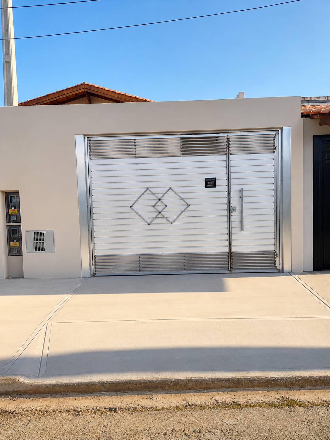 CASA NOVA COM SUÍTE À VENDA – JARDIM SANTA RITA DE CÁSSIA