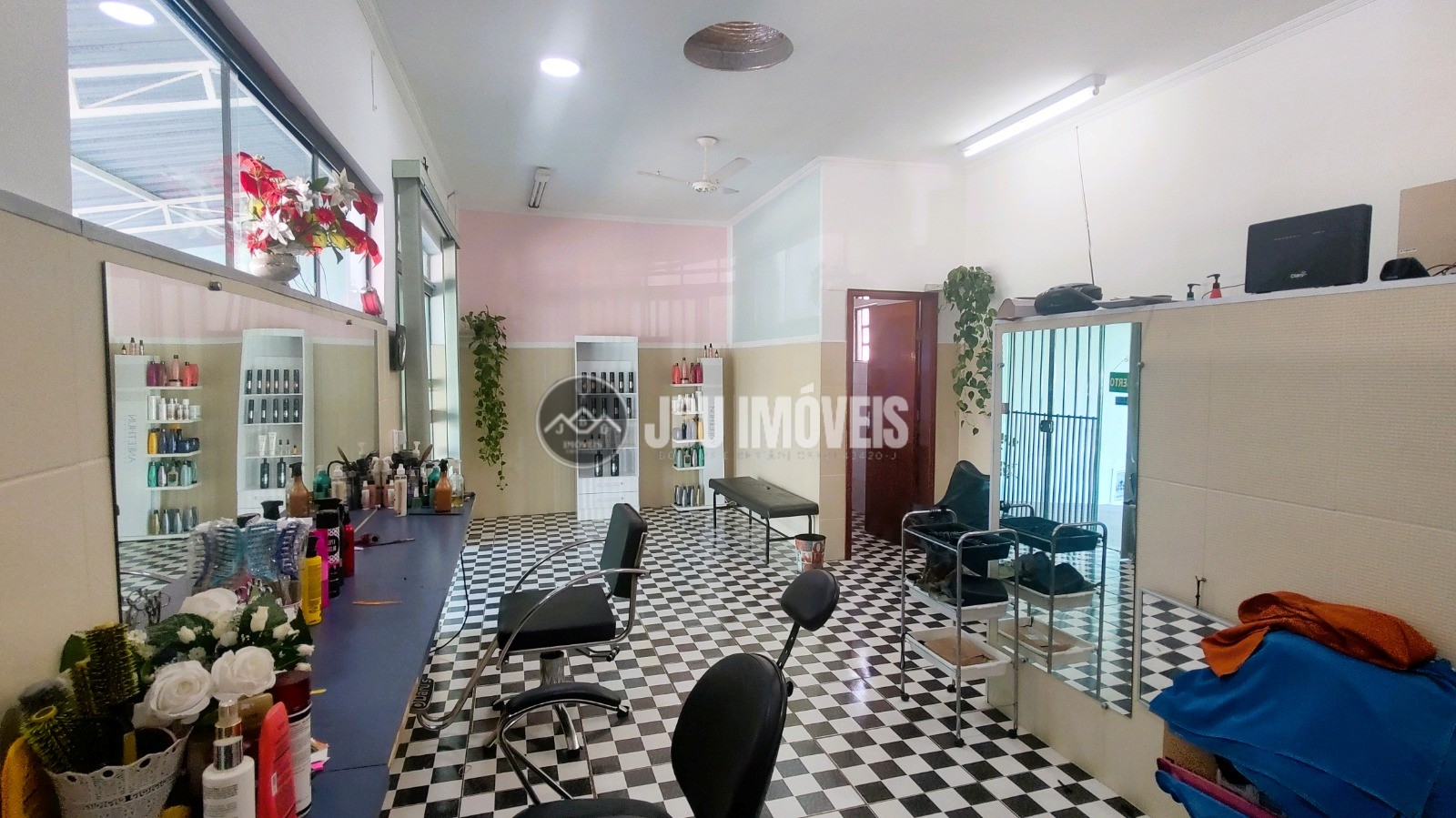 Casa com 3 dormitórios e salão comercial à venda por R$ 500.000 - Bairro São José - Cerquilho/SP