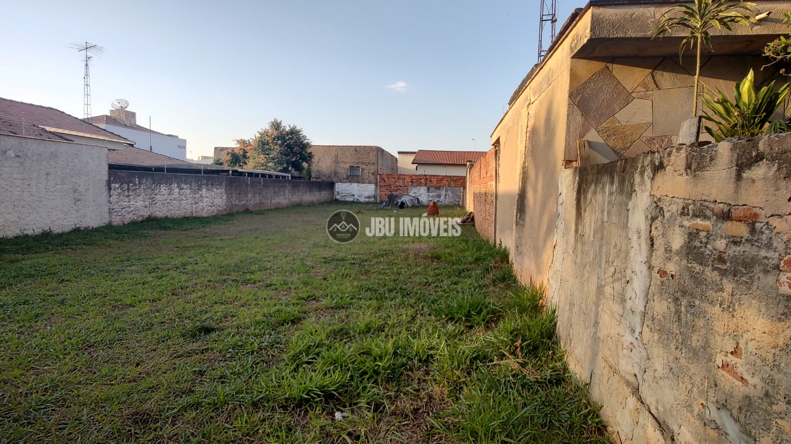 Terreno à venda, 420m² por R$ 420.000 - Chácara Labronici - Boituva/SP