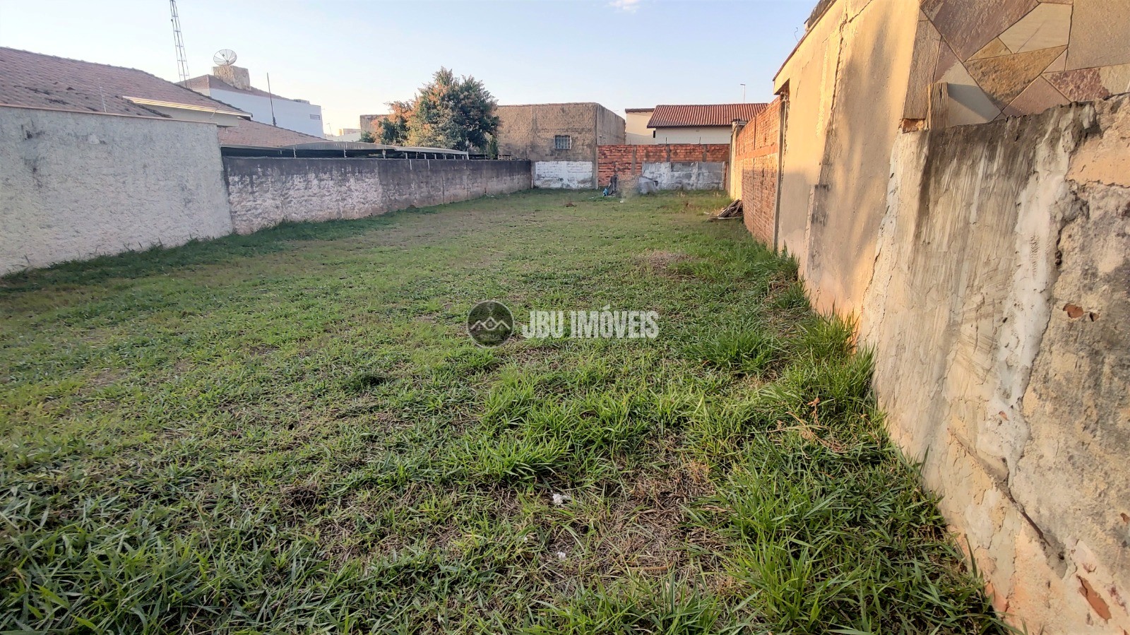 Terreno à venda, 420m² por R$ 420.000 - Chácara Labronici - Boituva/SP