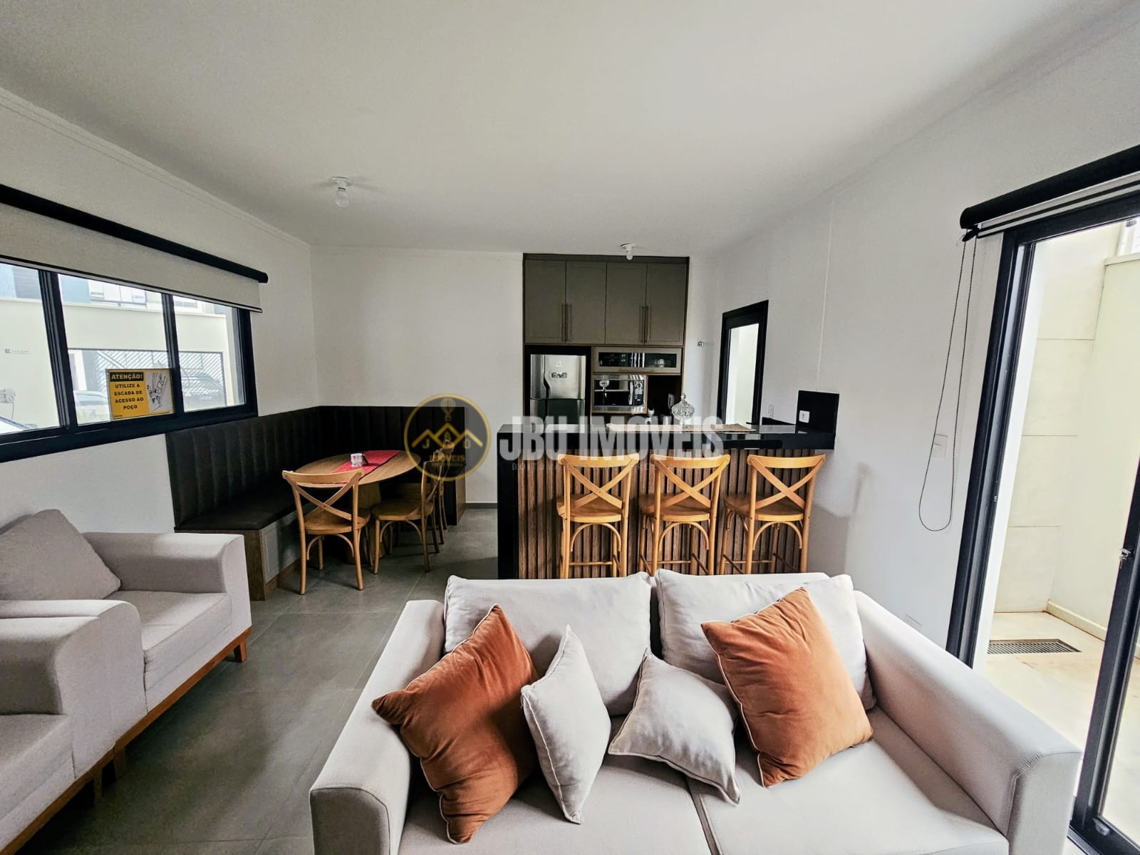 Apartamento térreo mobiliado com 2 suítes e área gourmet à venda por R$ 570.000,00 - Portal Ville Azaleia - Boituva/SP