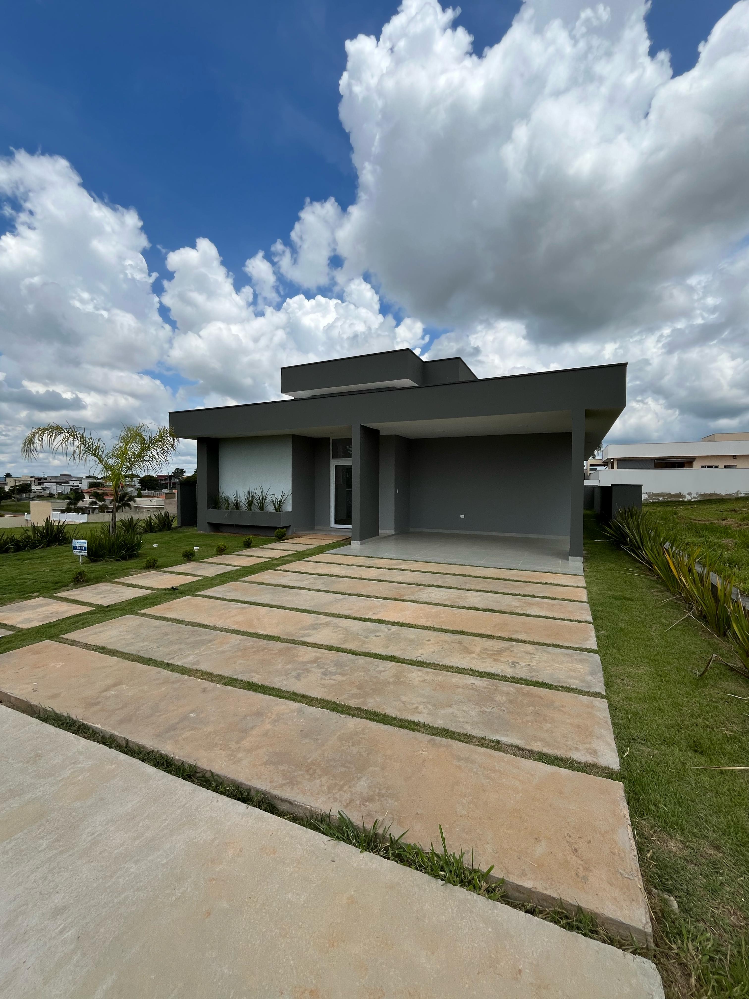 Lindíssima casa a venda no Condomínio Ninho Verde I Eco Residence - Porangaba/SP.