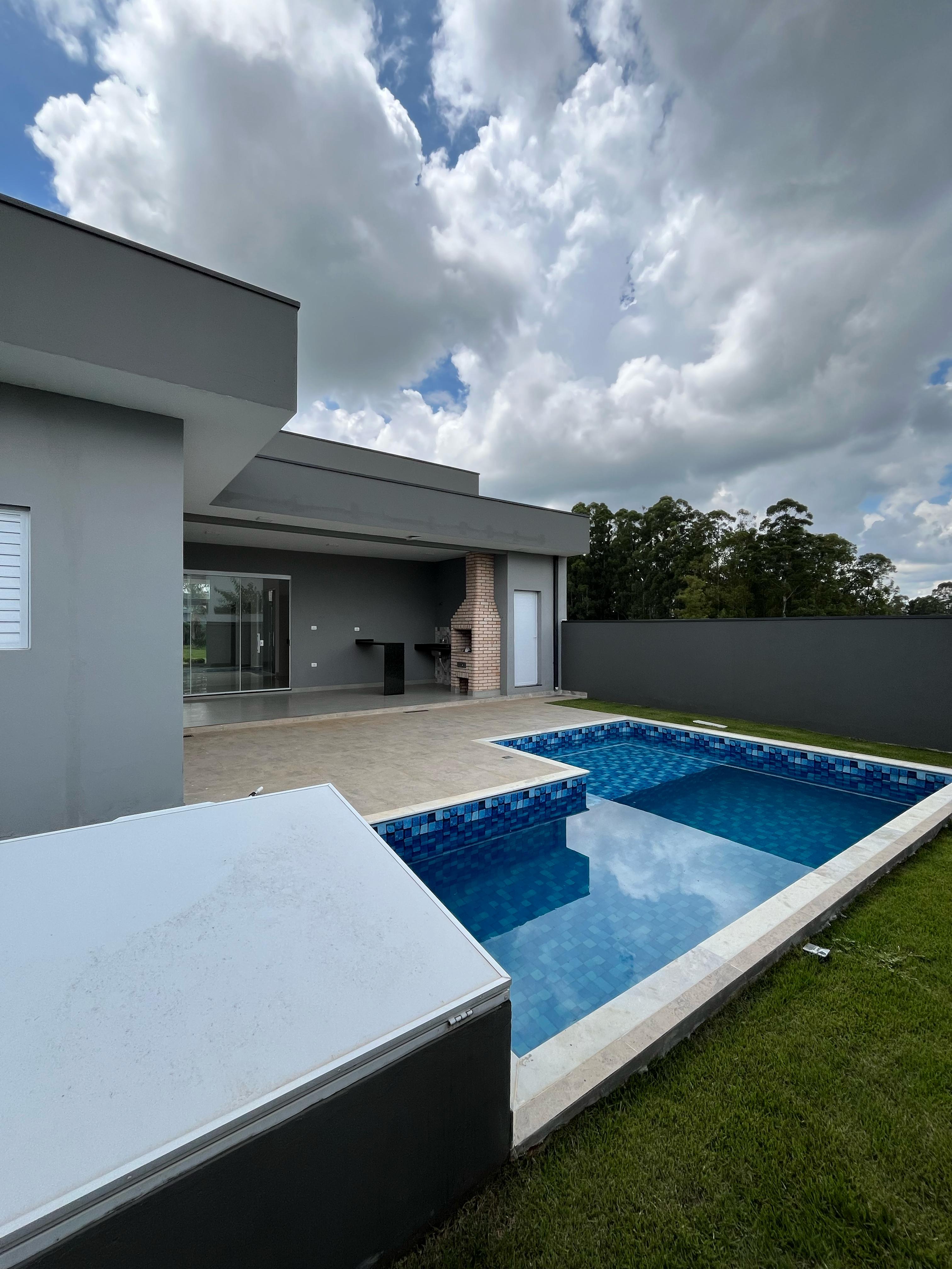 Lindíssima casa a venda no Condomínio Ninho Verde I Eco Residence - Porangaba/SP.