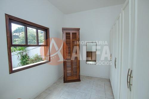 Casa à venda com 4 quartos, 2339m² - Foto 13