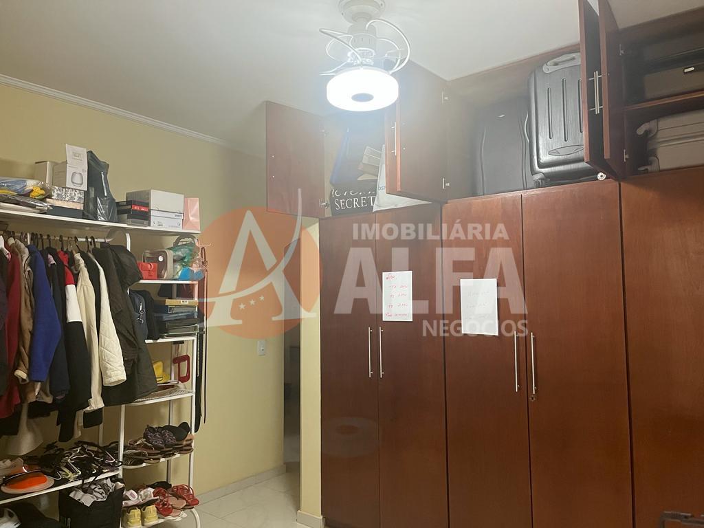 Casa à venda com 4 Dormitórios - Condomínio Dom Henrique III - Cotia / SP