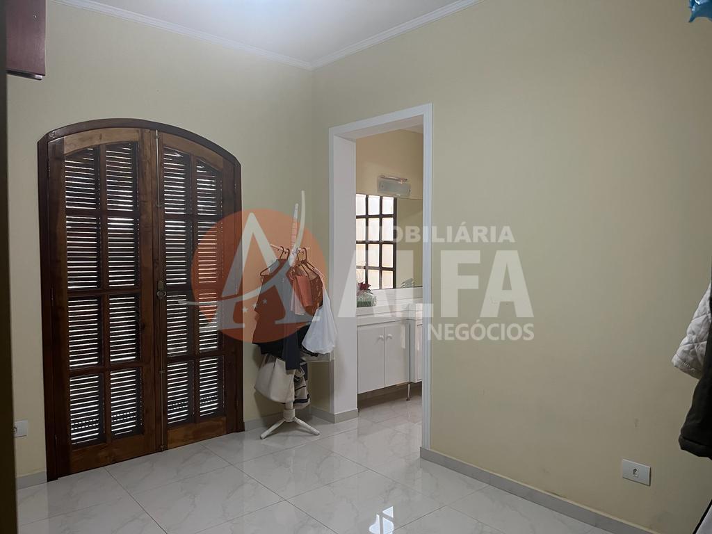 Casa à venda com 4 Dormitórios - Condomínio Dom Henrique III - Cotia / SP