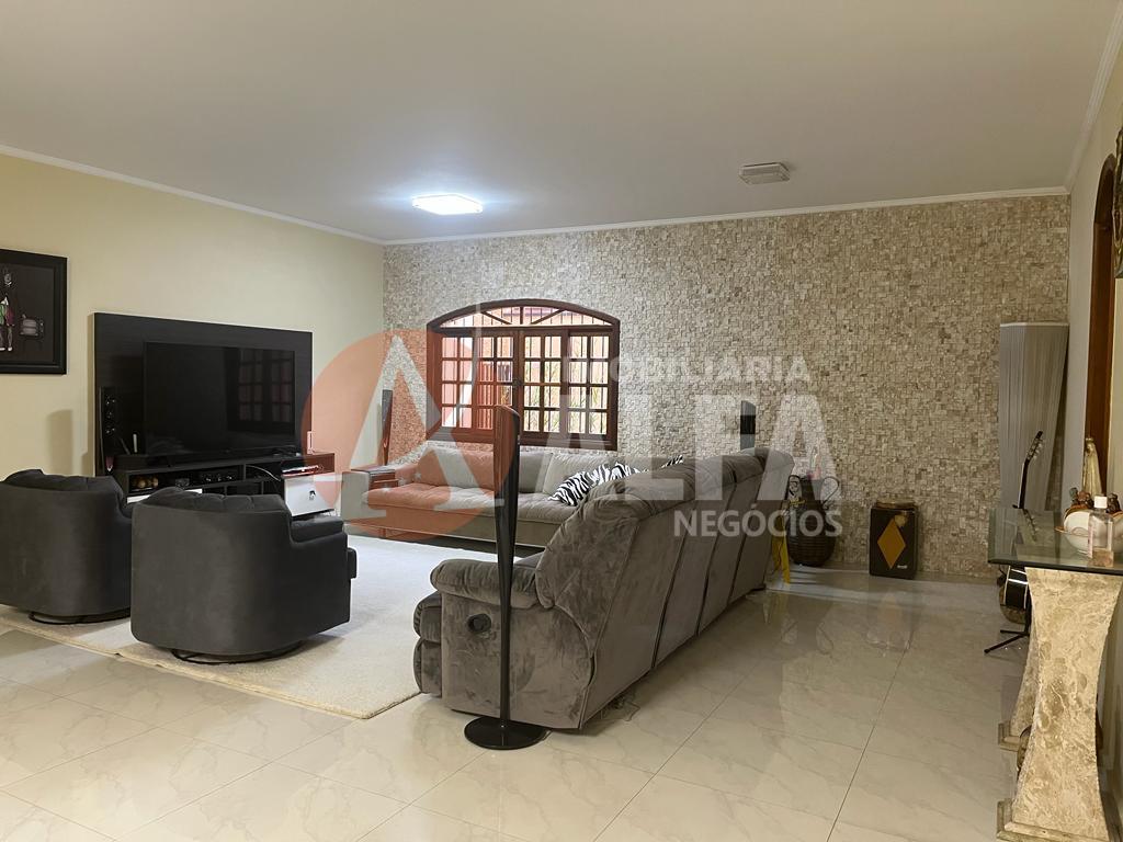 Casa à venda com 4 Dormitórios - Condomínio Dom Henrique III - Cotia / SP