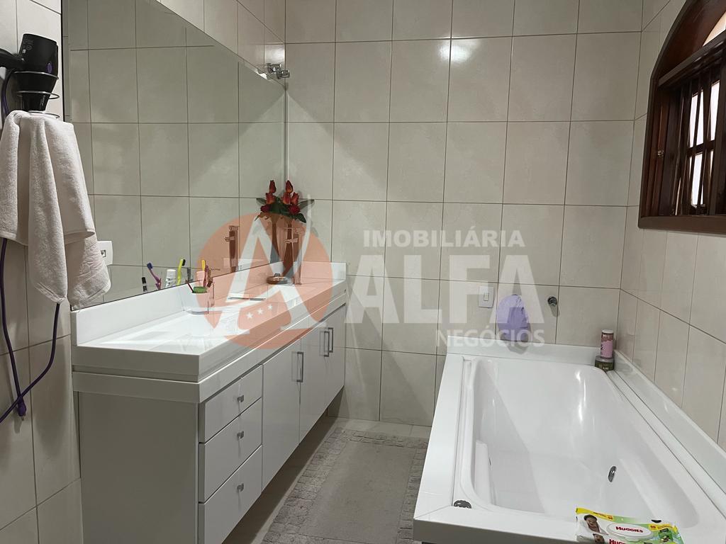 Casa à venda com 4 Dormitórios - Condomínio Dom Henrique III - Cotia / SP