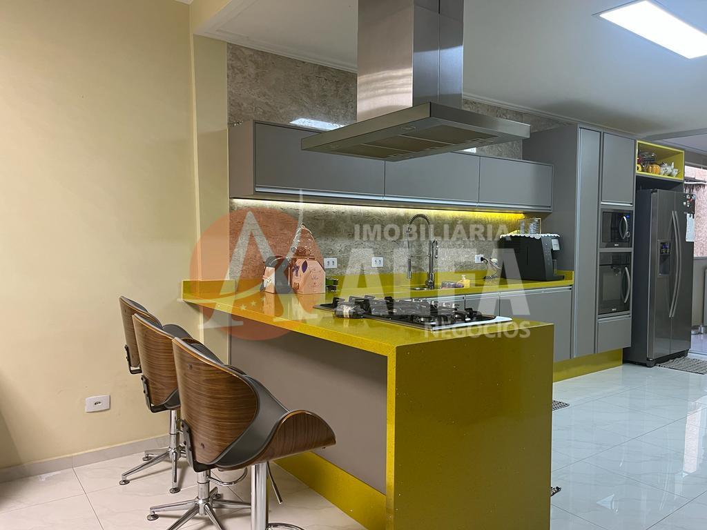 Casa à venda com 4 Dormitórios - Condomínio Dom Henrique III - Cotia / SP