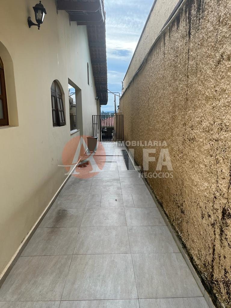 Casa à venda com 4 Dormitórios - Condomínio Dom Henrique III - Cotia / SP