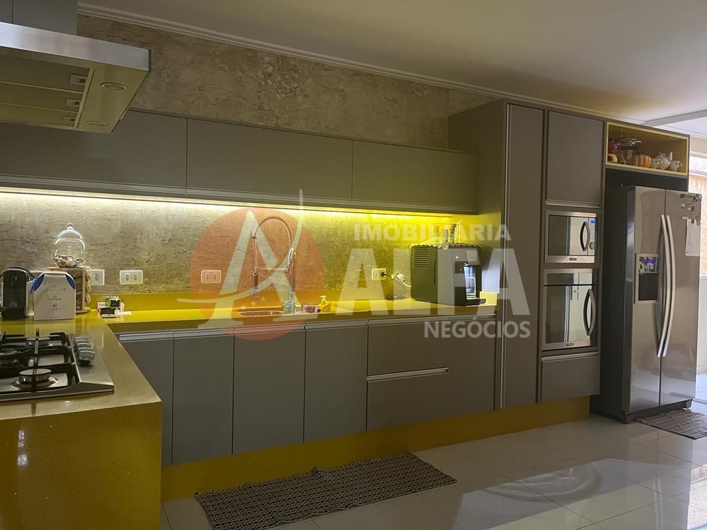 Casa à venda com 4 Dormitórios - Condomínio Dom Henrique III - Cotia / SP