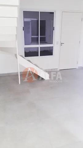 Casa à venda com 2 quartos, 70m² - Foto 3