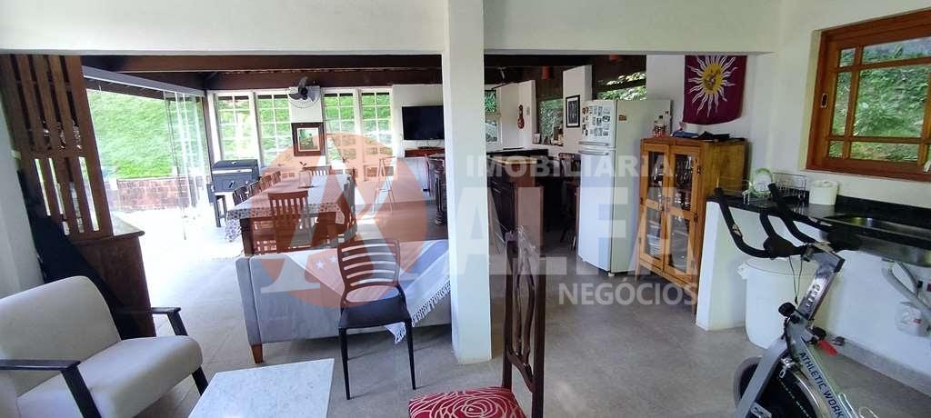 Casa à venda com 3 quartos, 330m² - Foto 24