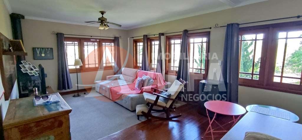 Casa à venda com 3 quartos, 330m² - Foto 4