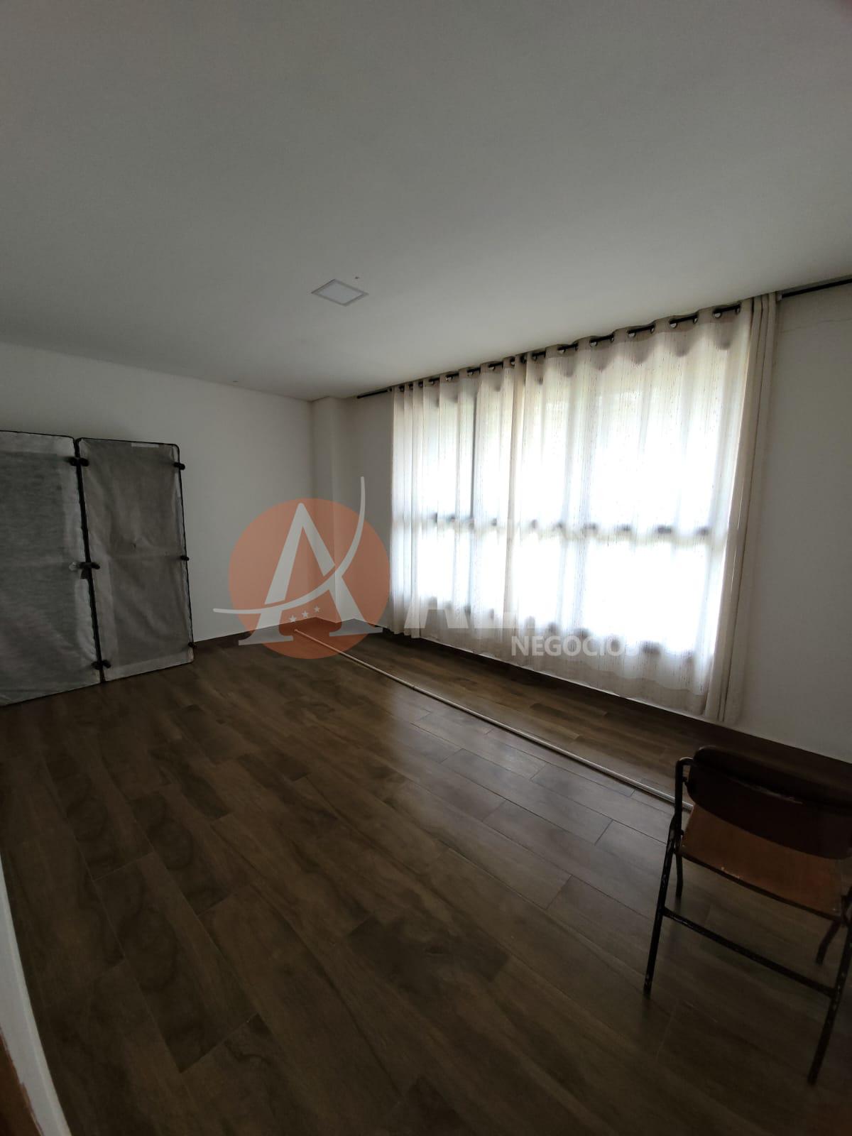 Casa à venda com 3 quartos, 370m² - Foto 4