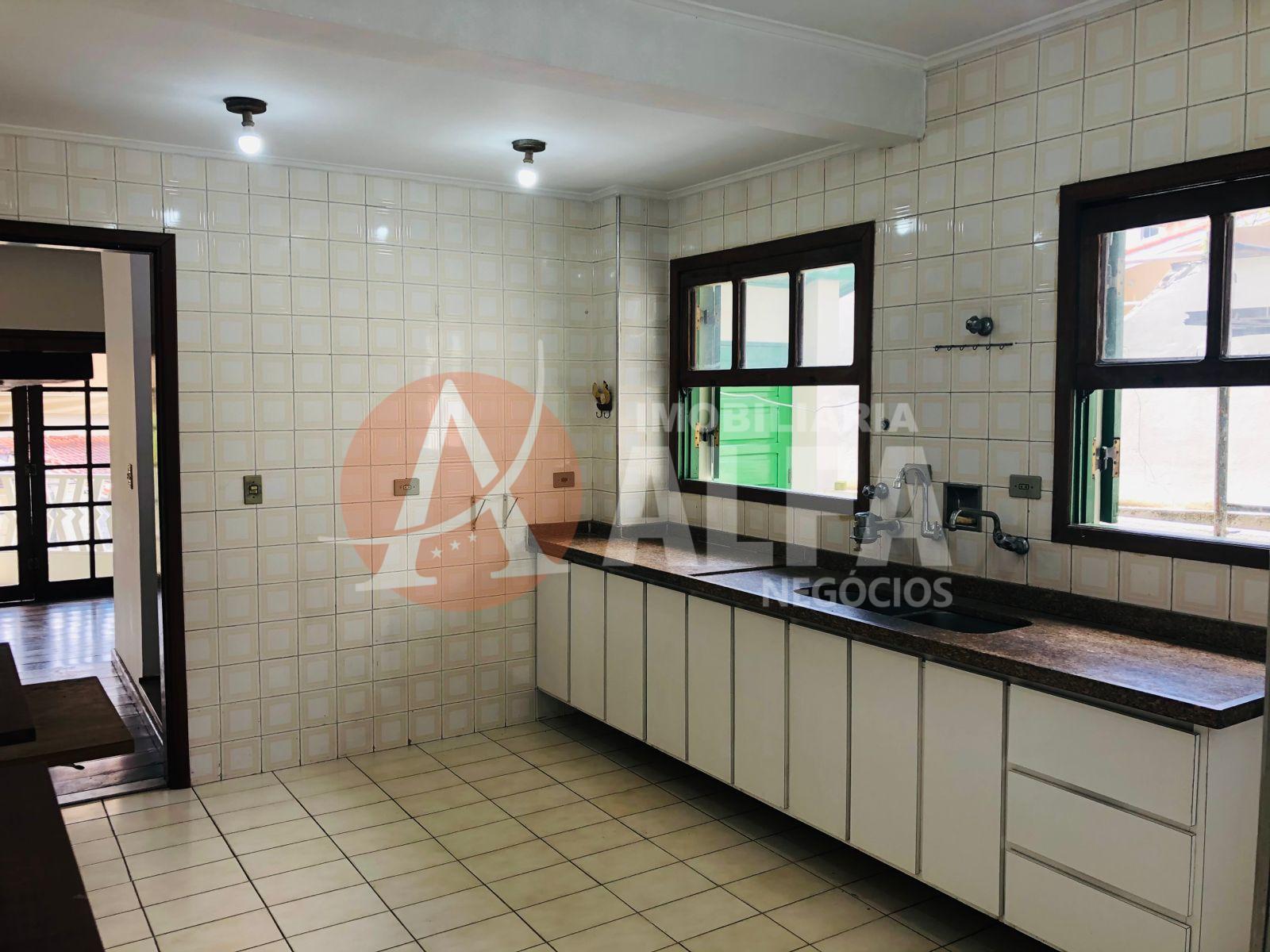 Casa com 3 Dormitórios - Condomínio Petit Village - COTIA/SP