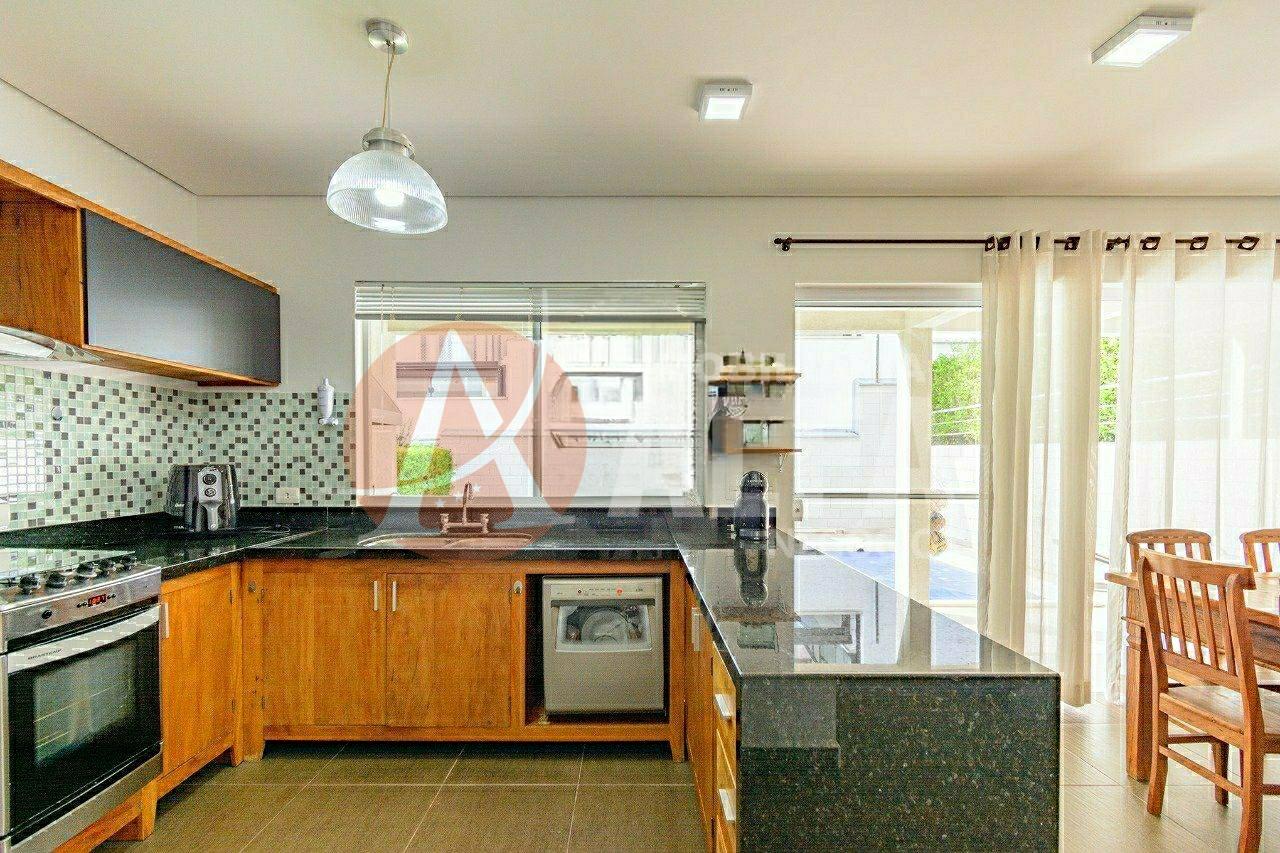 Casa com 3 Suites - Condomínio vila Cambará - Jardim Pioneira Cotia - SP