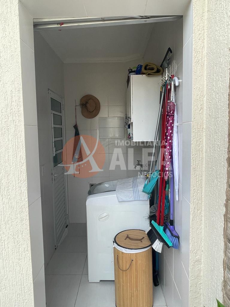 Casa com 2 Suites Condomínio Ipê Amarelo -  Chácara Pavoeiro - Cotia - SP