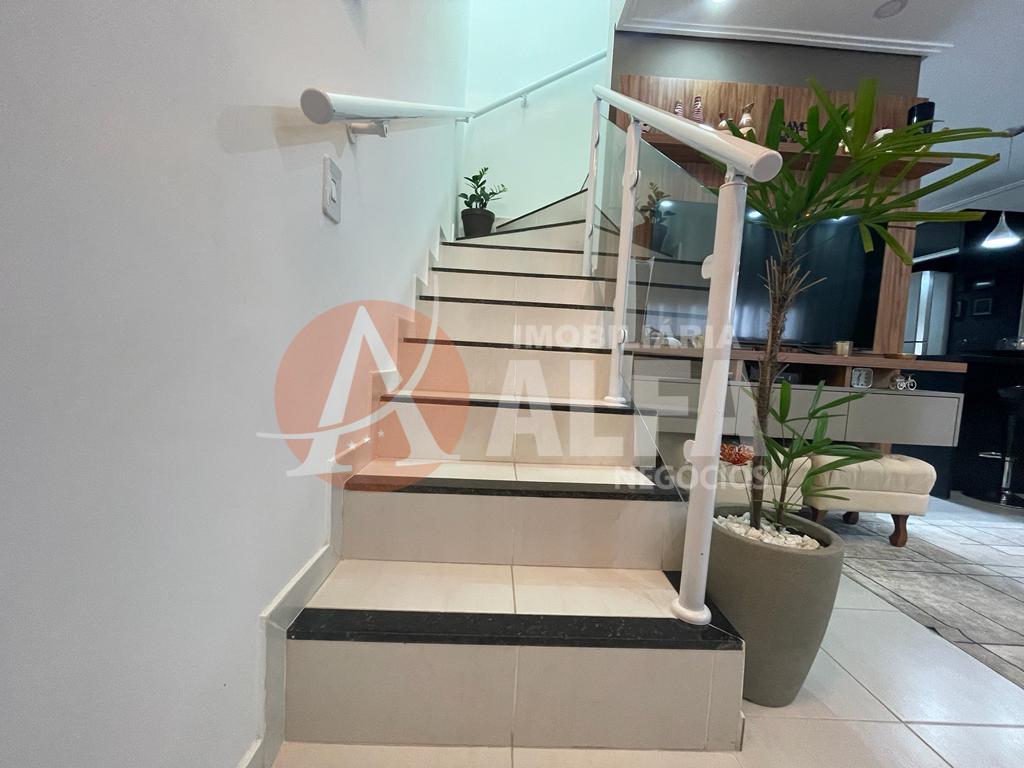Casa com 2 Suites Condomínio Ipê Amarelo -  Chácara Pavoeiro - Cotia - SP