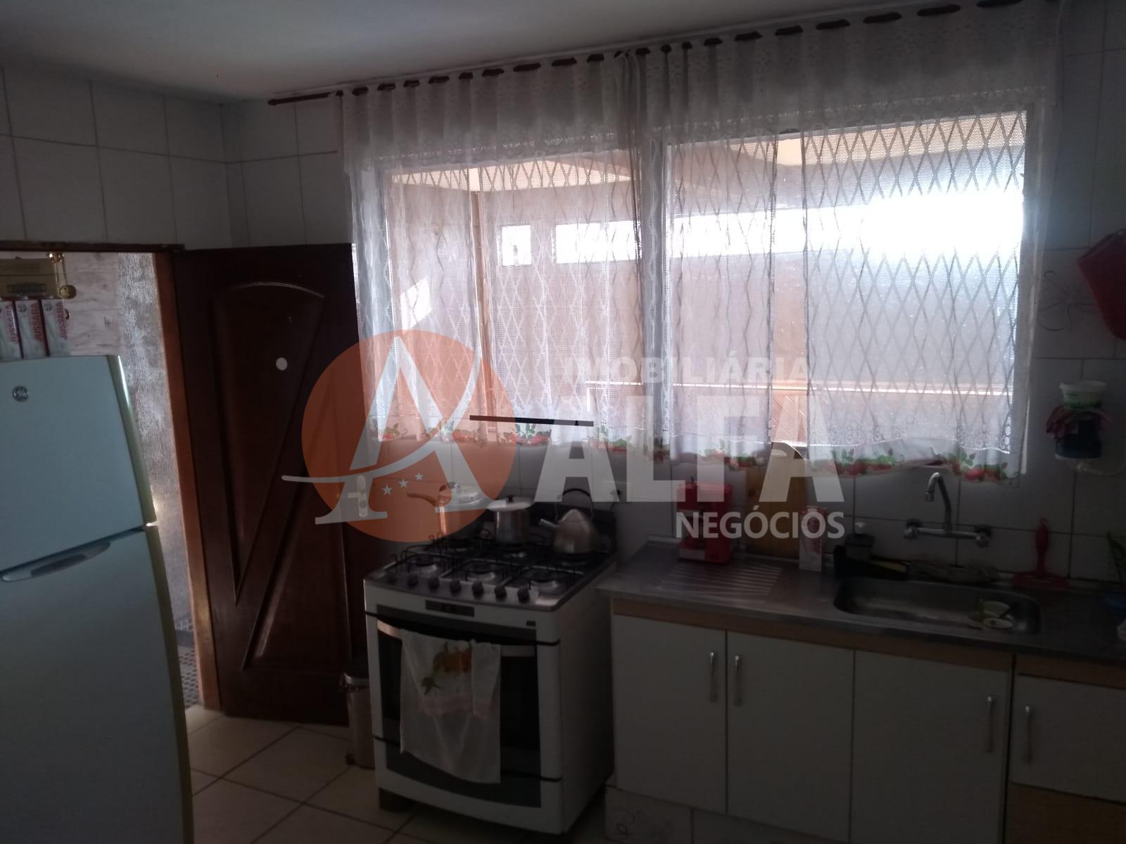 Casa com 2 Dormitórios - Parque Turiguara - Cotia - SP