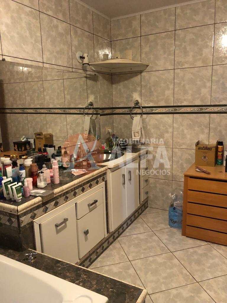 Sobrado com 2 Casas no Jardim São Miguel Cotia/SP 