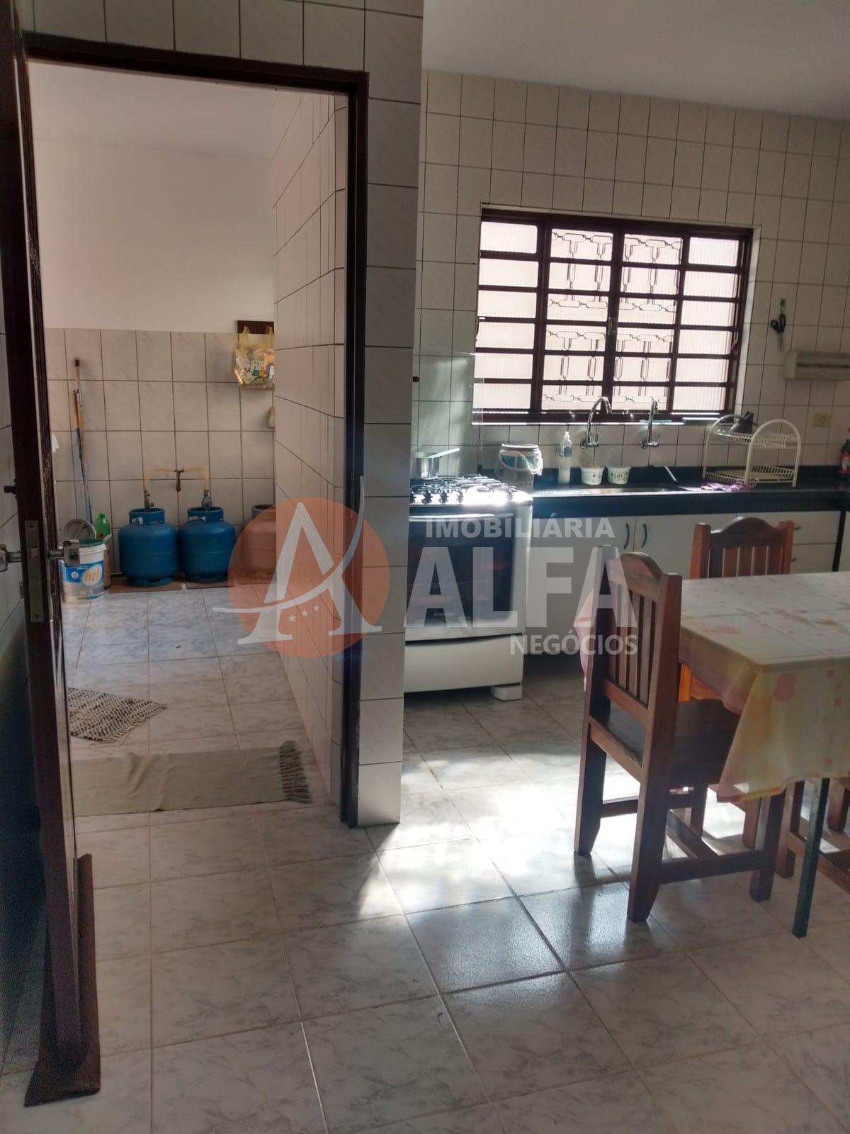 Casa à venda com 3 quartos, 240m² - Foto 4