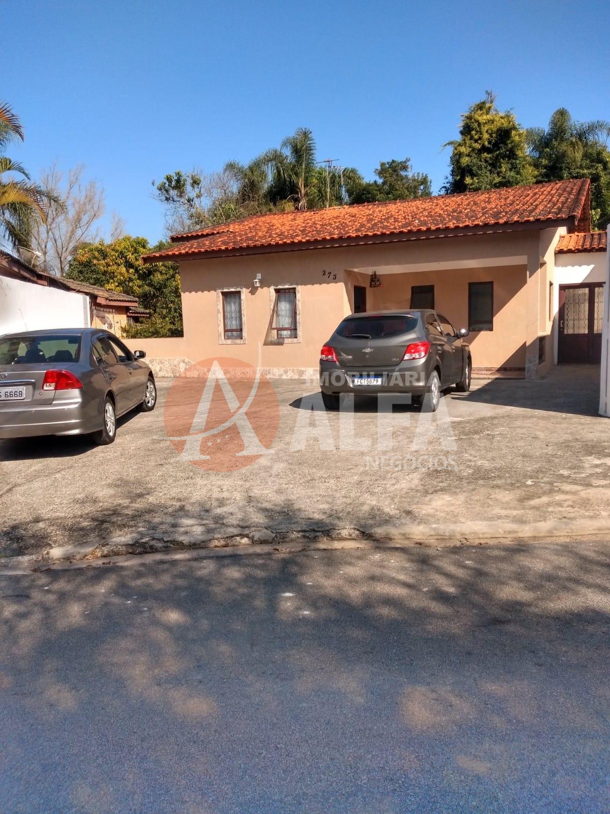 Casa à venda com 3 quartos, 240m² - Foto 1