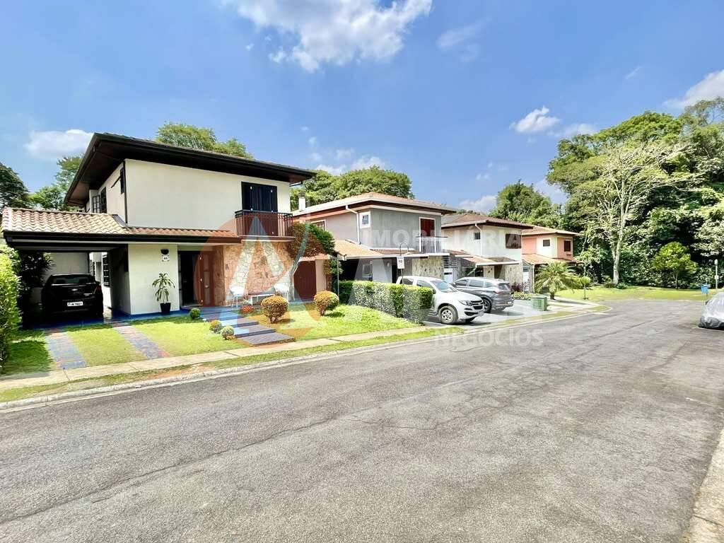 Casa à venda com 4 quartos, 250m² - Foto 2