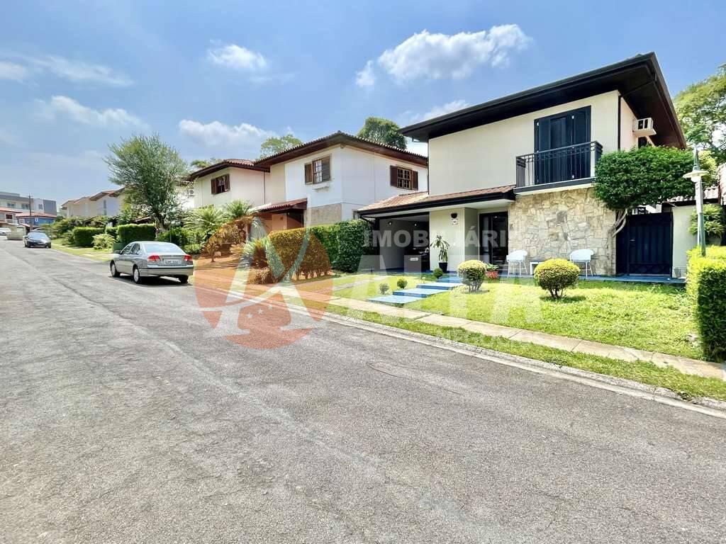 Casa à venda com 4 quartos, 250m² - Foto 3