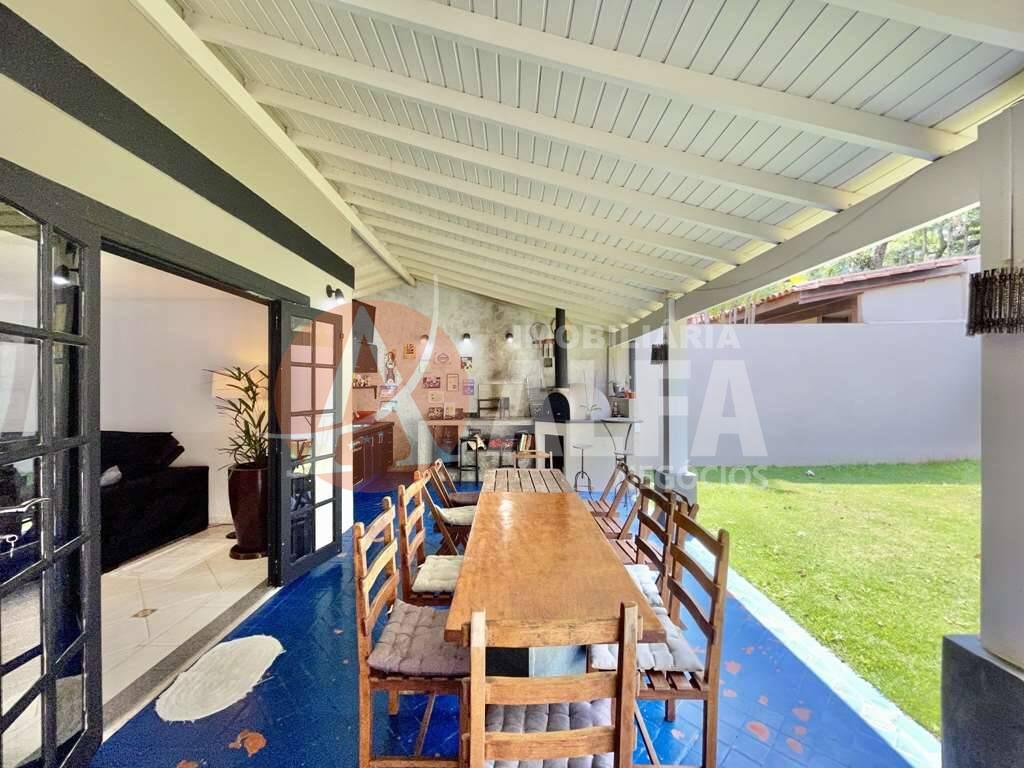 Casa à venda com 4 quartos, 250m² - Foto 26