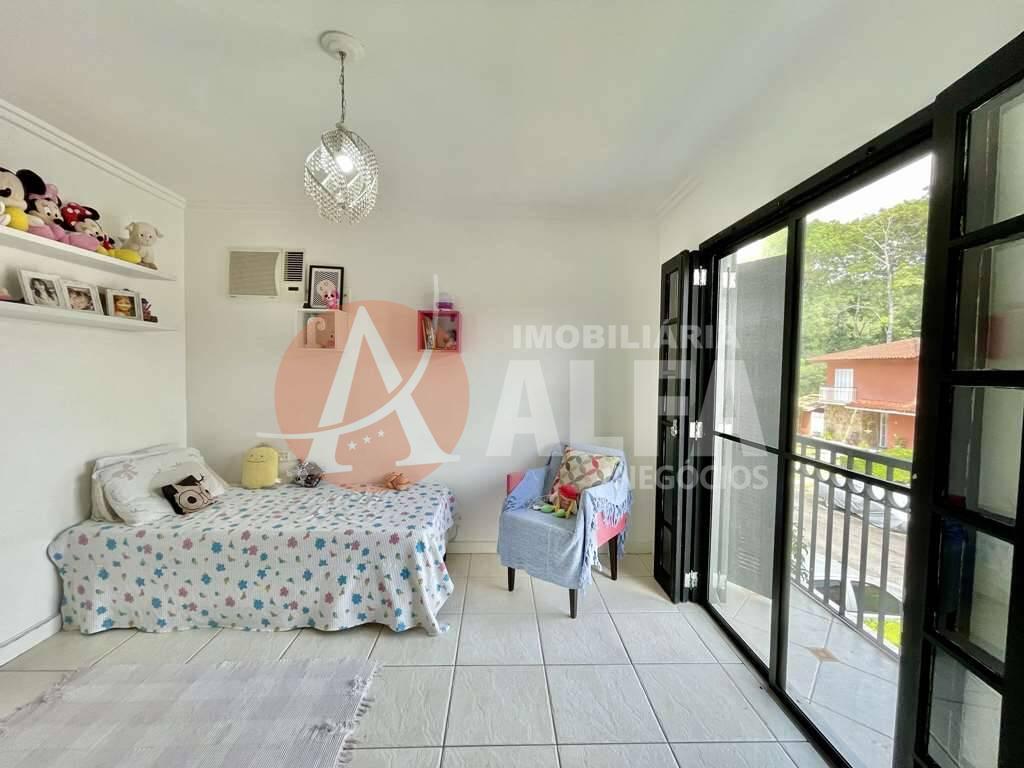 Casa à venda com 4 quartos, 250m² - Foto 14