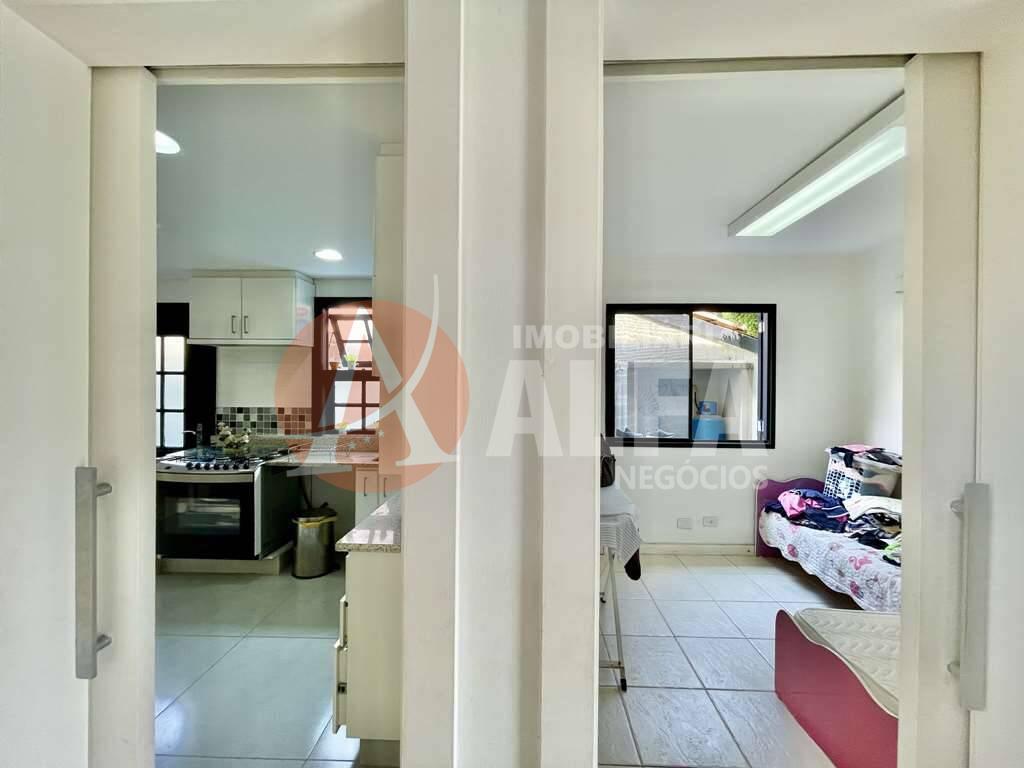 Casa à venda com 4 quartos, 250m² - Foto 10