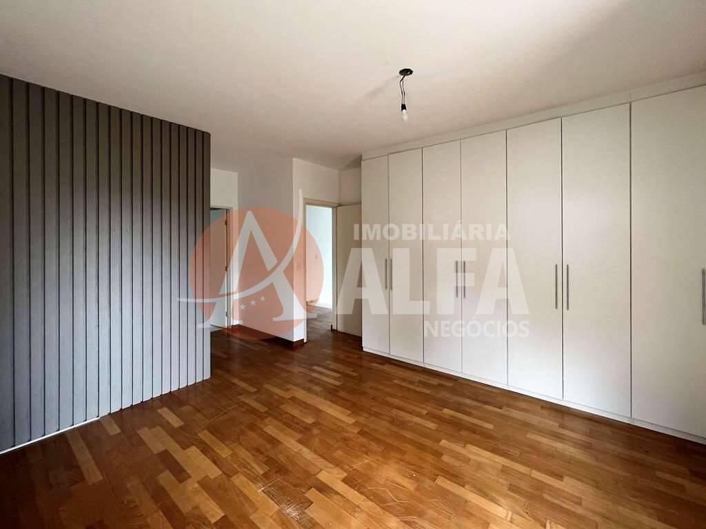 Casa à venda com 4 quartos, 380m² - Foto 26