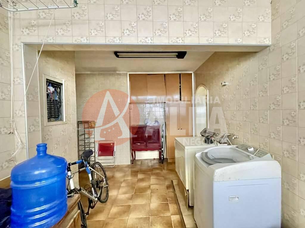 Casa à venda com 4 quartos, 353m² - Foto 3